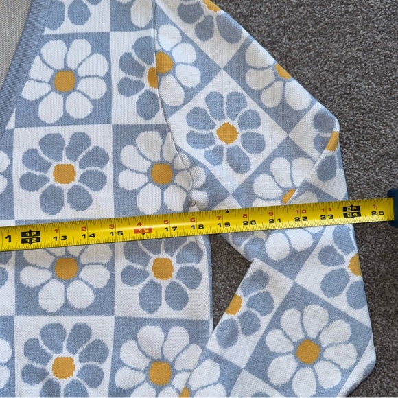 Justify Blue and Yellow Floral Grid Pattern Women's Cardigan Sweater Large - Picture 8 of 9